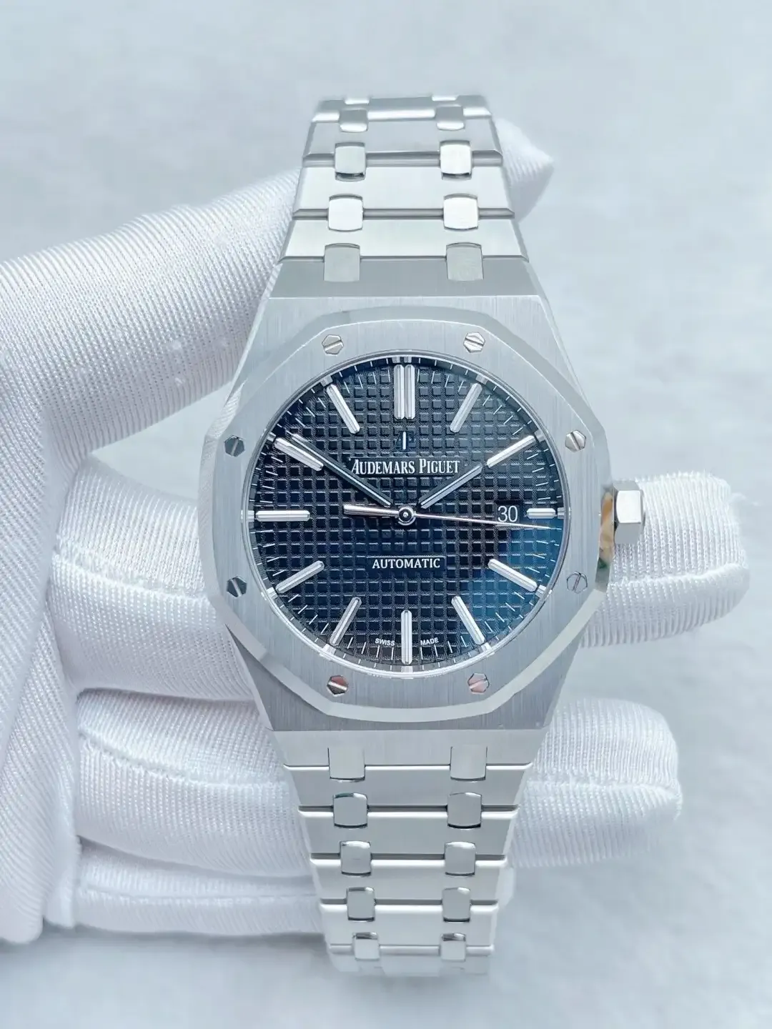 Audemars Piguet Royal Oak Selfwinding Blue 15400ST.OO.1220ST.03