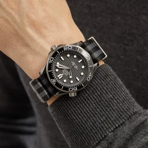 Omega Seamaster Men Automatic Black Fabric 007 Watch O21092442001002