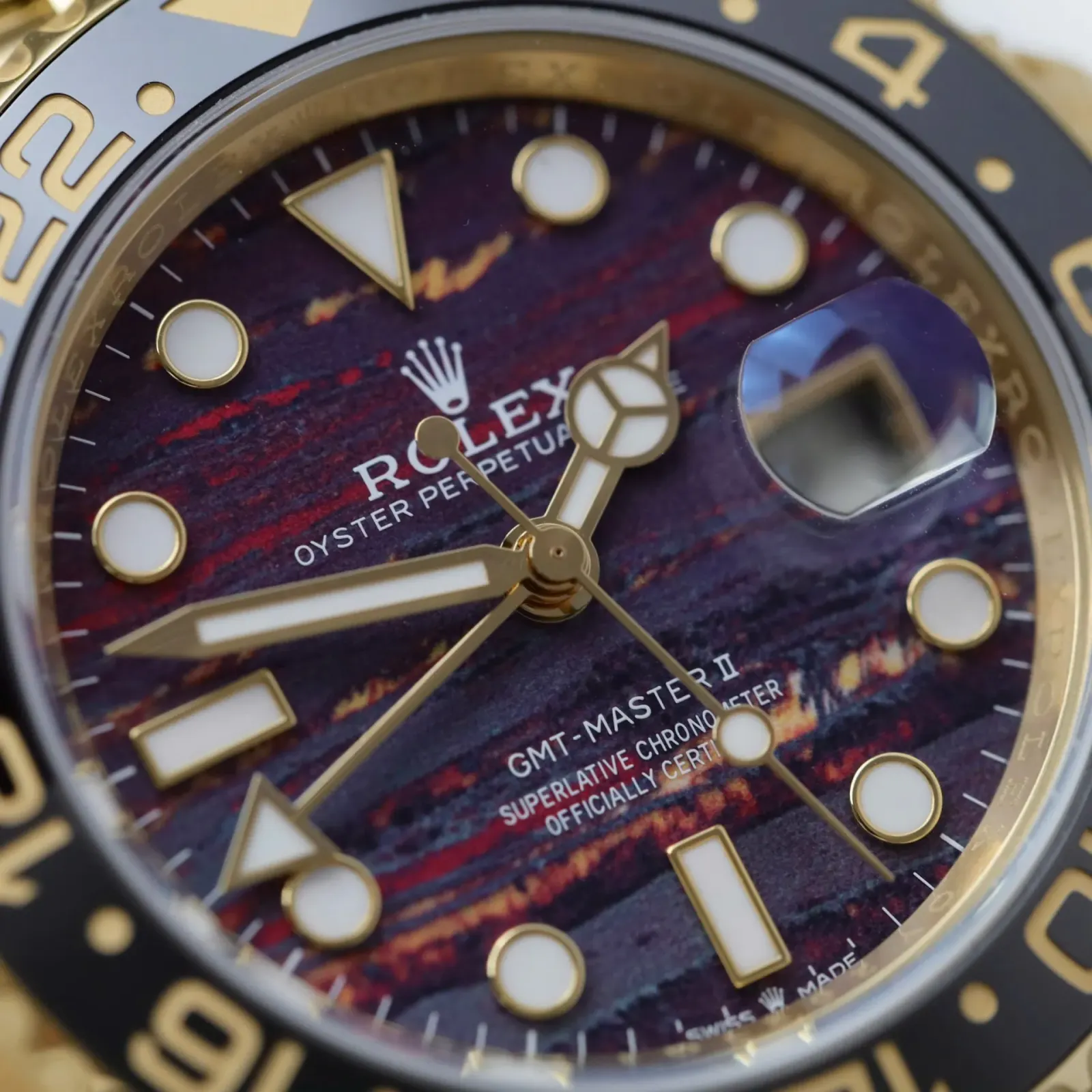 Superclone Rolex GMT-Master II 40 mm 126718GRNR Tiger Iron Dial