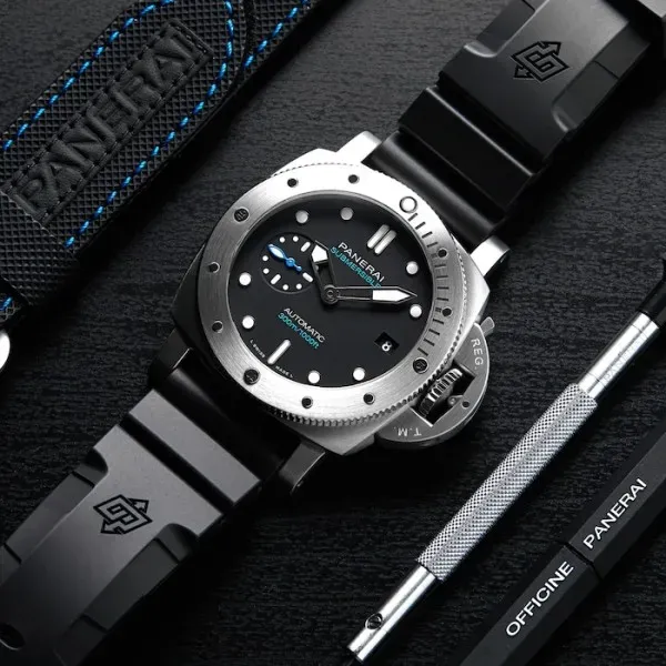 Panerai Submersible Men Automatic Black Rubber Watch PAM00973