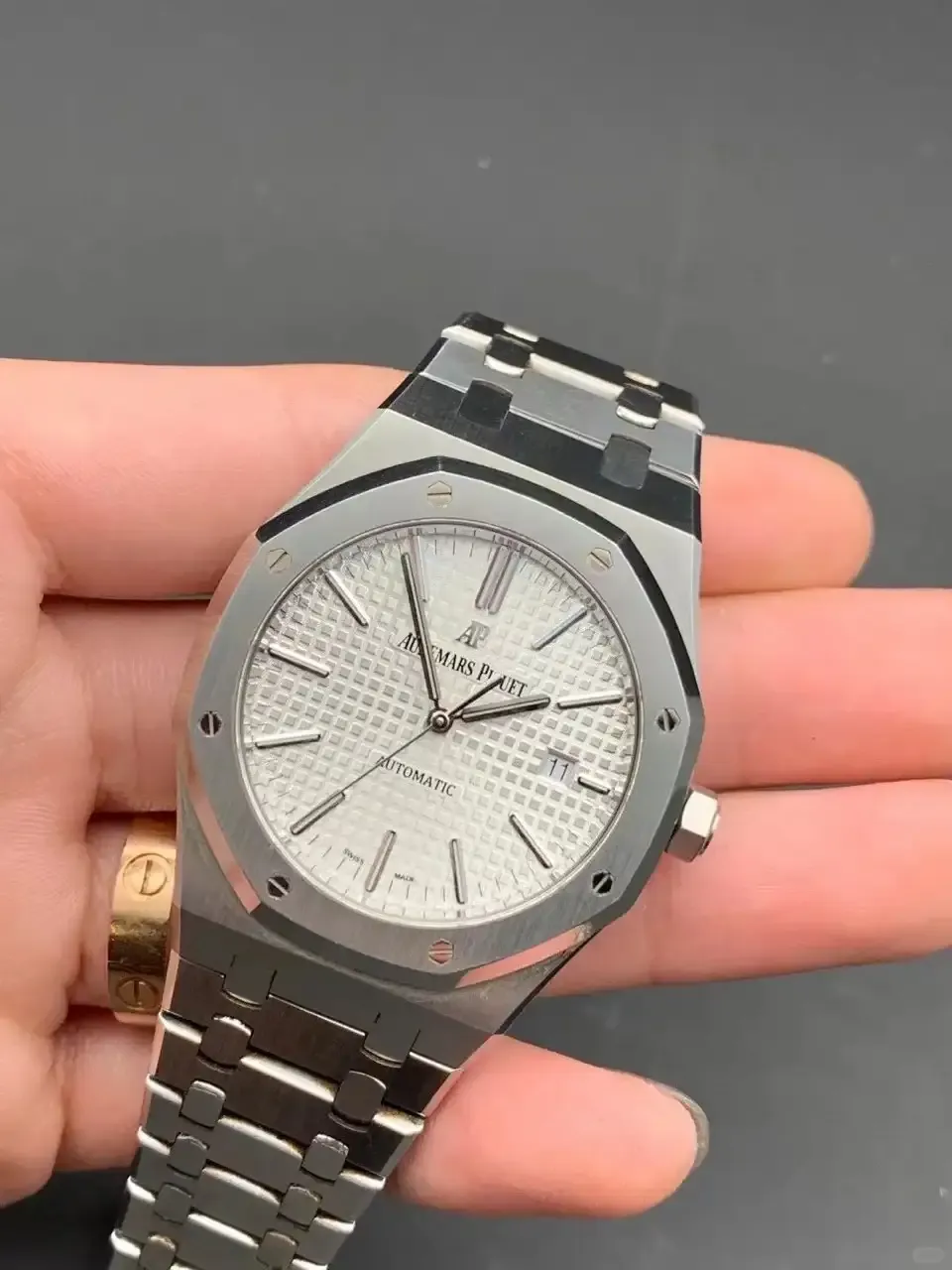 Audemars Piguet Royal Oak Selfwinding Silver 15400ST.OO.1220ST.02