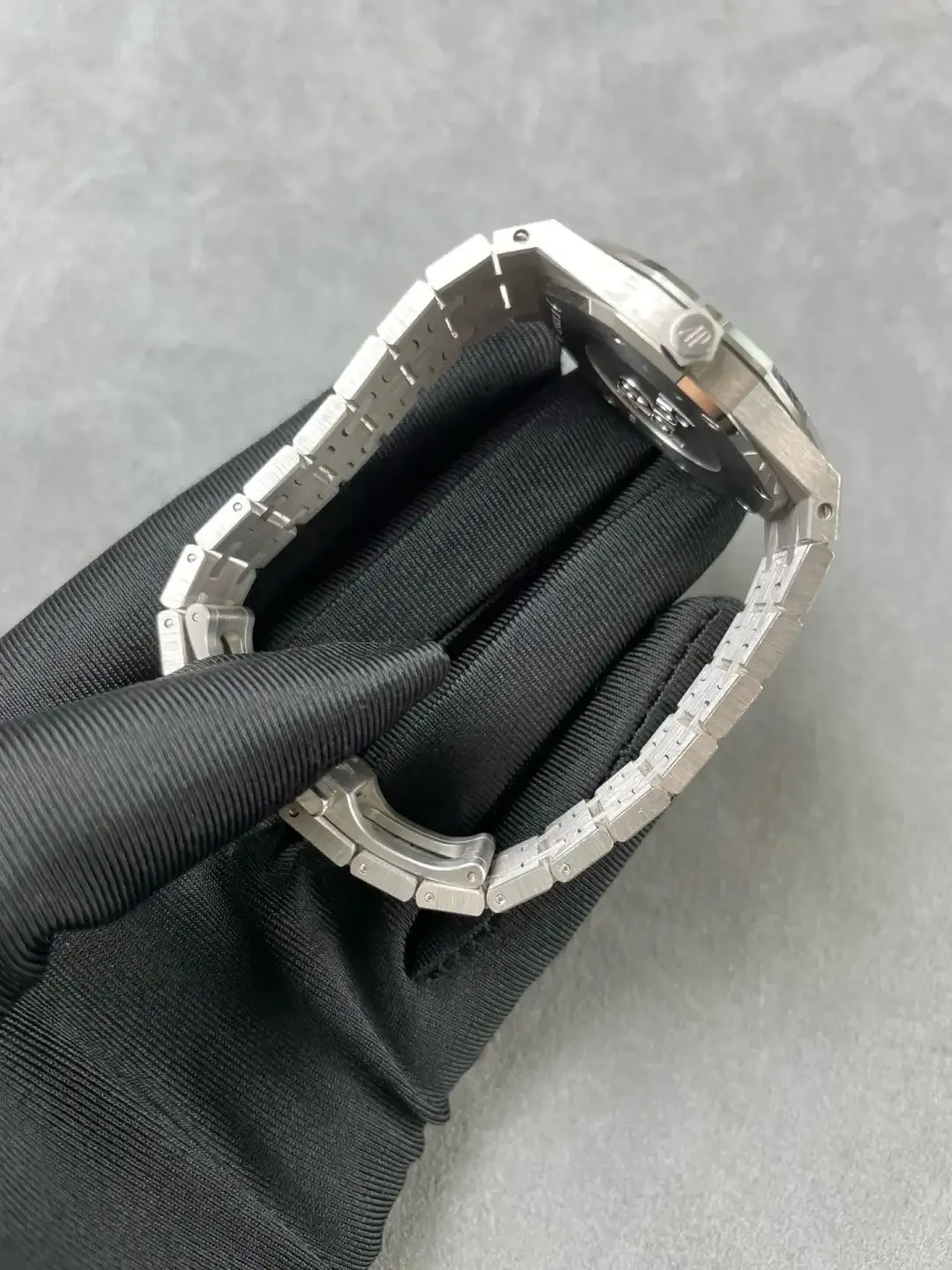 Audemars Piguet Royal Oak Frosted Gold Quartz Black 67653BC.GG.1263BC.02