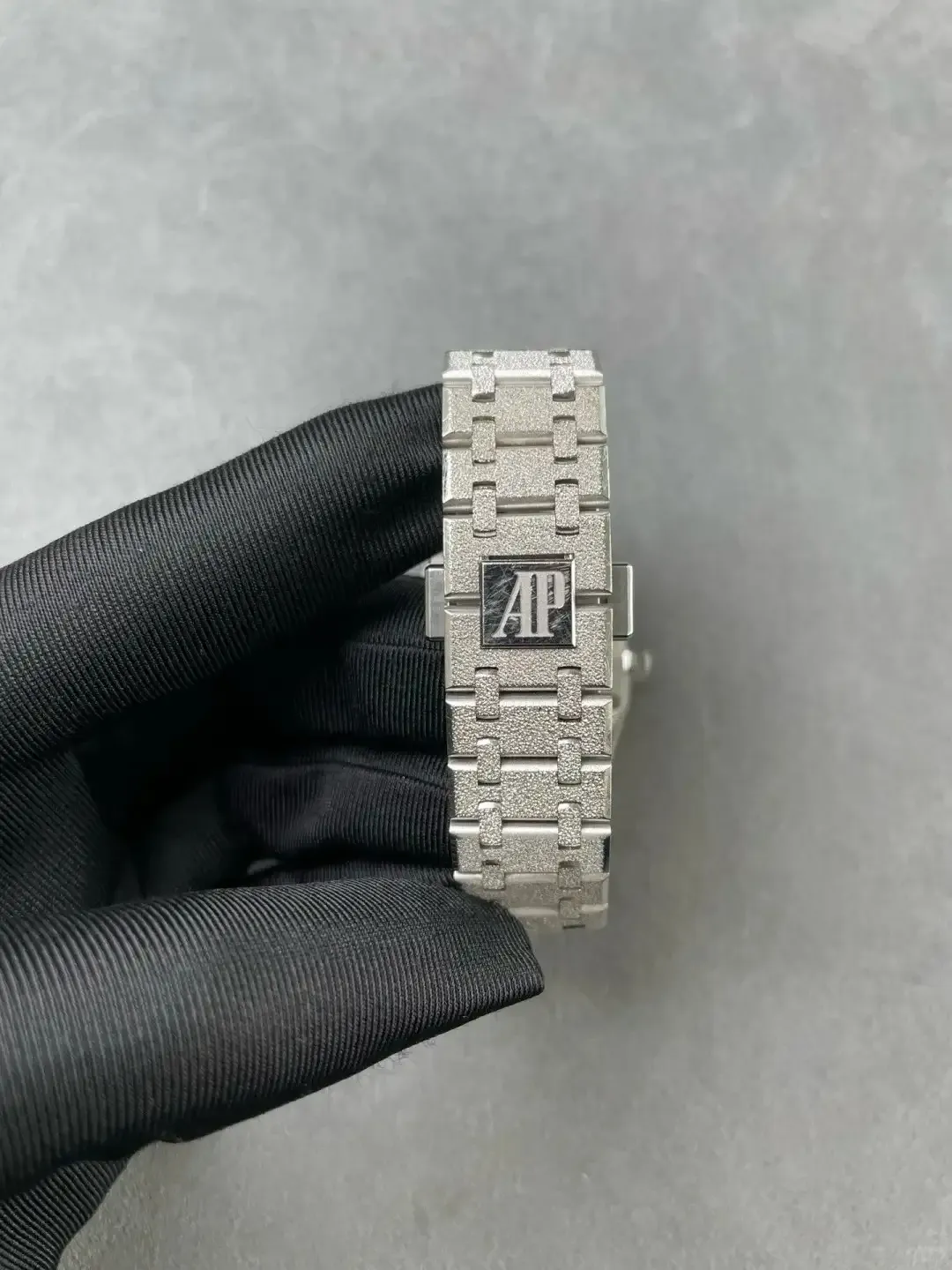 Audemars Piguet Royal Oak Frosted Gold Quartz Black 67653BC.GG.1263BC.02