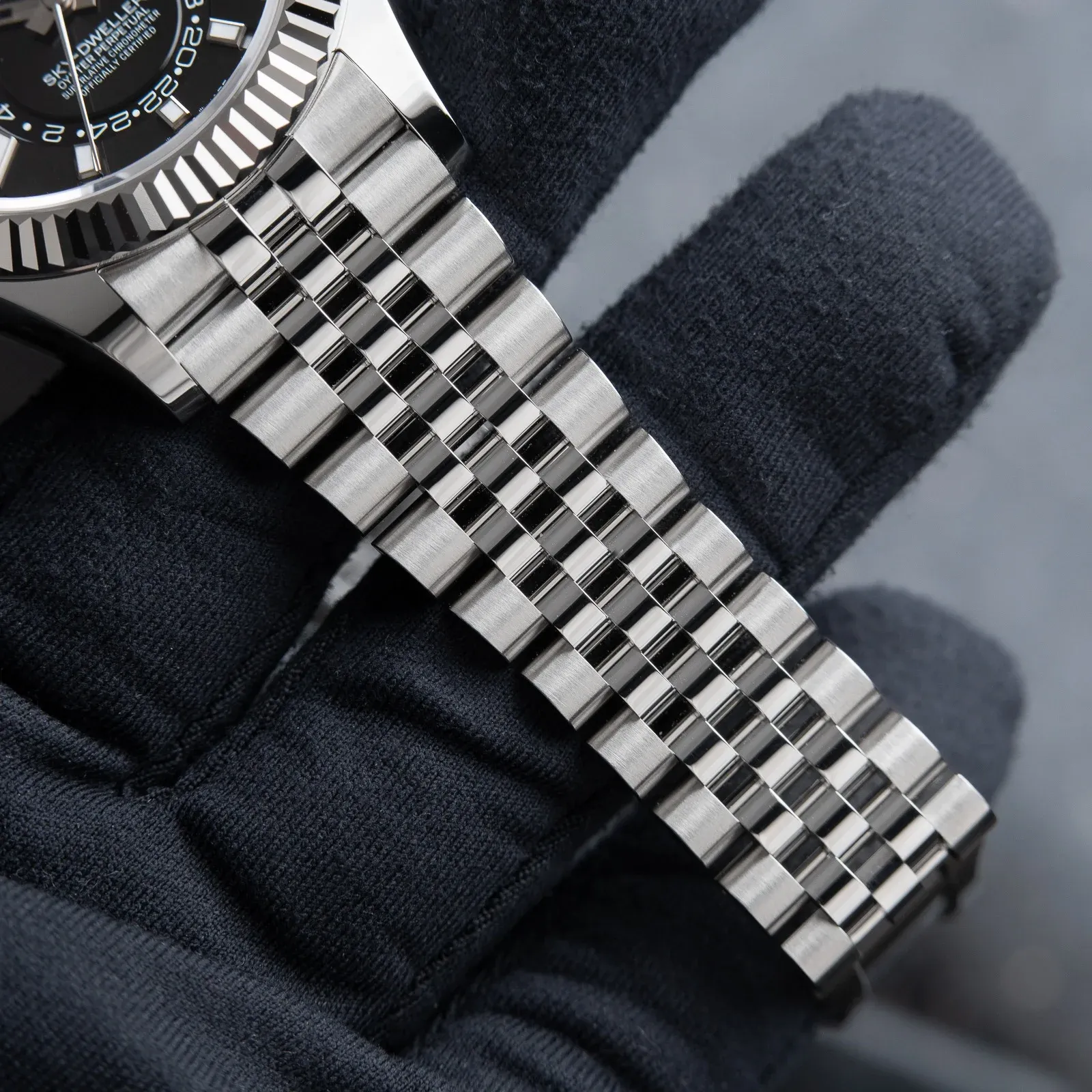 Superclone Rolex Sky-Dweller 42 mm Bright black Dial 336934 Jubilee