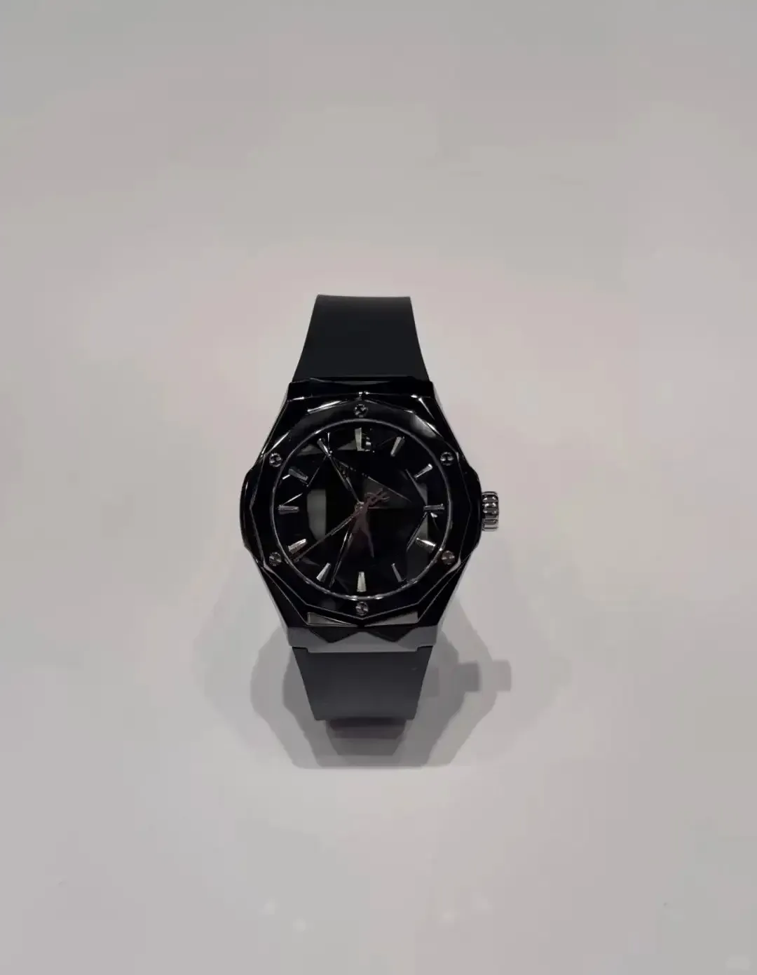 Hublot Classic Fusion Men Automatic Black Rubber Watch 550.CS.1800.RX.ORL21