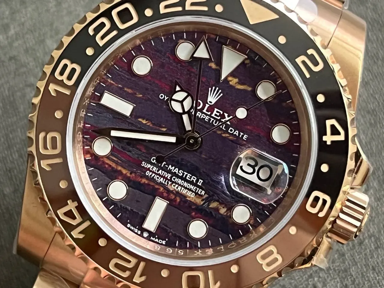Superclone Rolex GMT-Master II 40 mm 126715CHNR Tiger Iron Dial