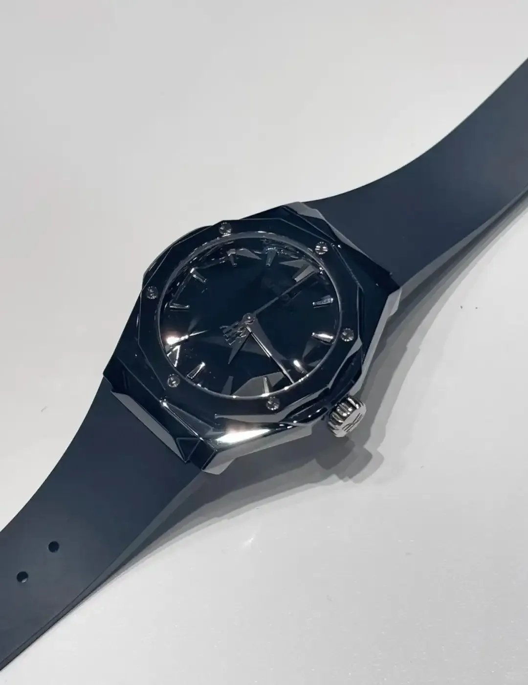 Hublot Classic Fusion Men Automatic Black Rubber Watch 550.CS.1800.RX.ORL21
